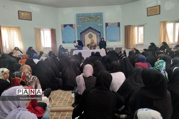 برگزاری جلسه انجمن اولیا در نمازخانه هنرستان حافظ