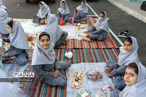 برپایی سفره صبحانه سلامت به‌مناسبت هفته وحدت در شیراز