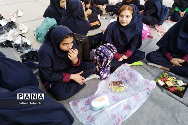 صبحانه وحدت در دبیرستان دخترانه حاج علی اکبر بهادر گراشی ناحیه ۳  شیراز