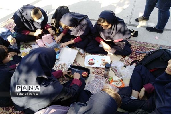 صبحانه وحدت در دبیرستان دخترانه حاج علی اکبر بهادر گراشی ناحیه ۳  شیراز