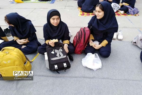 صبحانه وحدت در دبیرستان دخترانه حاج علی اکبر بهادر گراشی ناحیه ۳  شیراز