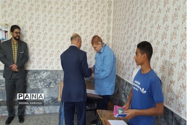 بازدید رئیس اداره آموزش و پرورش استثنایی از دبستان کامران مولوی