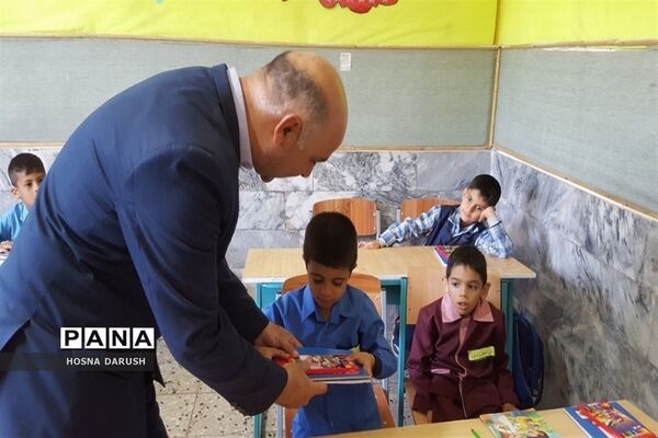 بازدید رئیس اداره آموزش و پرورش استثنایی از دبستان کامران مولوی