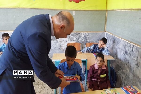 بازدید رئیس اداره آموزش و پرورش استثنایی از دبستان کامران مولوی
