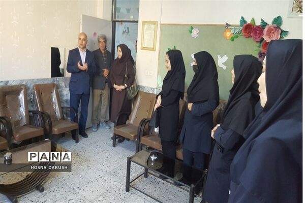 بازدید رئیس اداره آموزش و پرورش استثنایی از دبستان کامران مولوی
