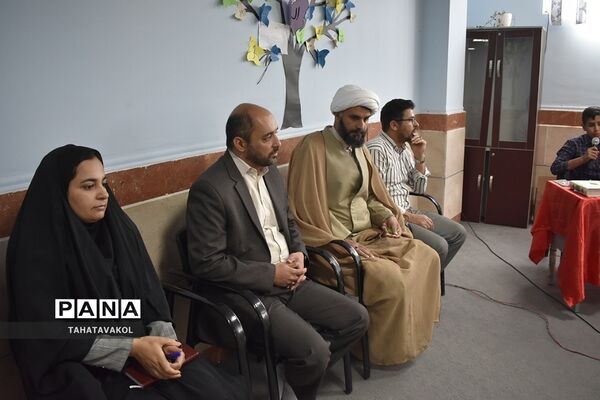 آیین زنگ نماز دانش‌آموزان مدرسه برکت علم بومهن