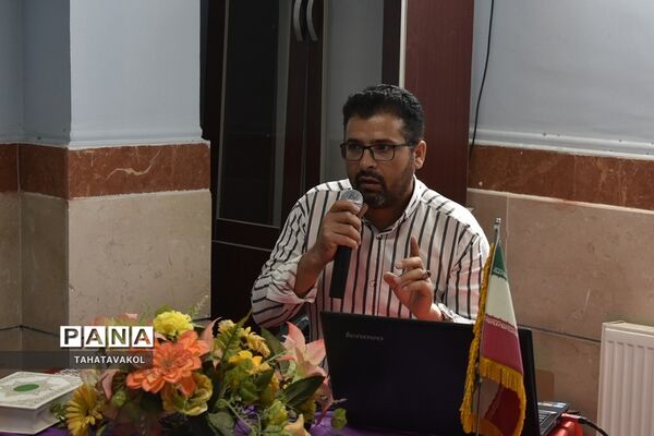 آیین زنگ نماز دانش‌آموزان مدرسه برکت علم بومهن