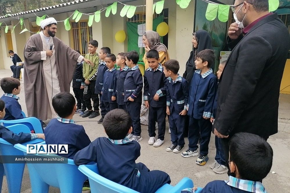 جشن هفته  وحدت در دبستان شهدای کریتون ۲ رودهن