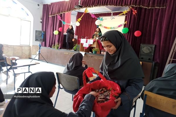 جشن میلاد حضرت رسول در دبیرستان زینبیه منطقه ۱۳