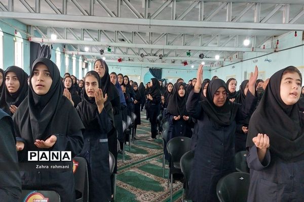 مراسم ولادت پیامبر(ص) در دبیرستان دخترانه حجاب ناحیه‌ یک شهرری