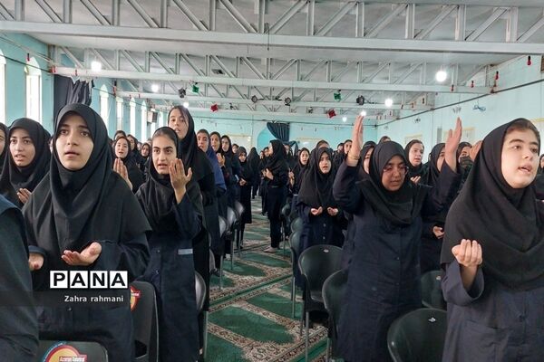 مراسم ولادت پیامبر(ص) در دبیرستان دخترانه حجاب ناحیه‌ یک شهرری