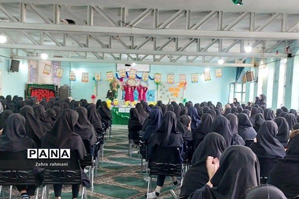 مراسم ولادت پیامبر(ص) در دبیرستان دخترانه حجاب ناحیه‌ یک شهرری