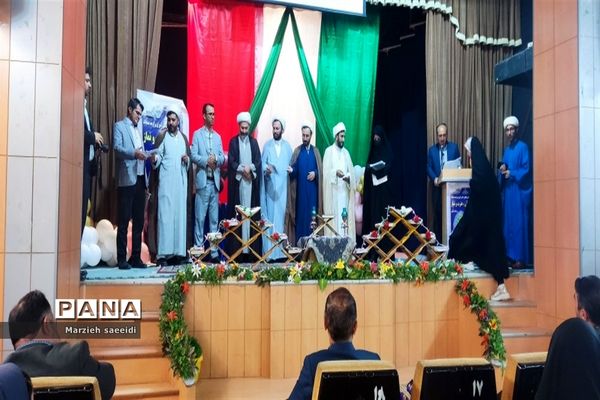 مراسم تجلیل از دانش‌آموزان برگزیده مسابقات قرآن و نماز