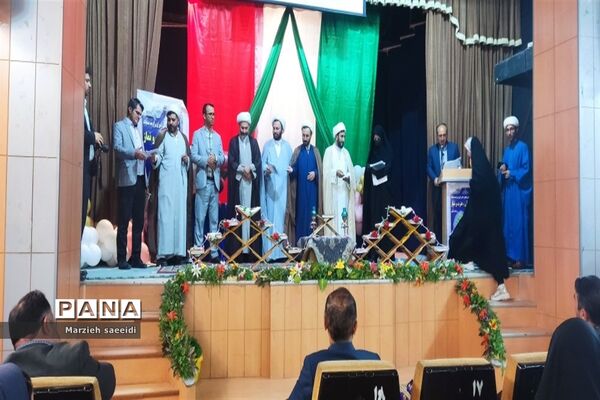مراسم تجلیل از دانش‌آموزان برگزیده مسابقات قرآن و نماز