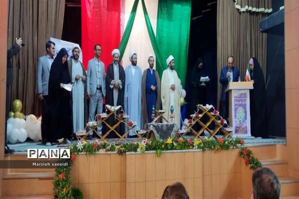 مراسم تجلیل از دانش‌آموزان برگزیده مسابقات قرآن و نماز