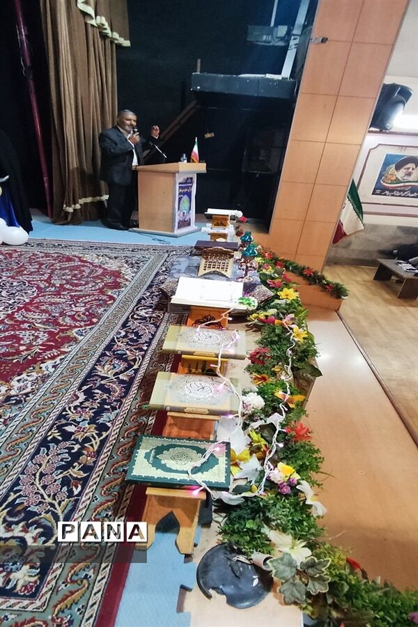 مراسم تجلیل از دانش‌آموزان برگزیده مسابقات قرآن و نماز