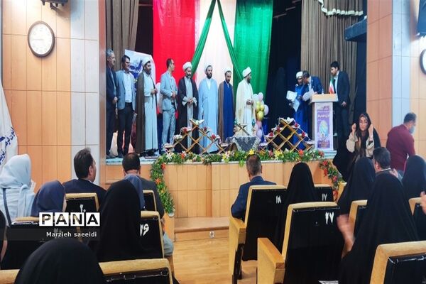 مراسم تجلیل از دانش‌آموزان برگزیده مسابقات قرآن و نماز