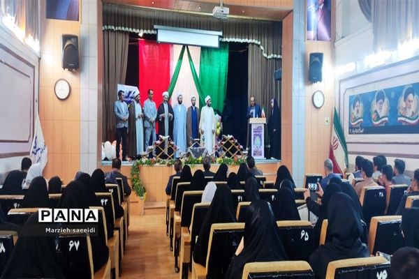 مراسم تجلیل از دانش‌آموزان برگزیده مسابقات قرآن و نماز