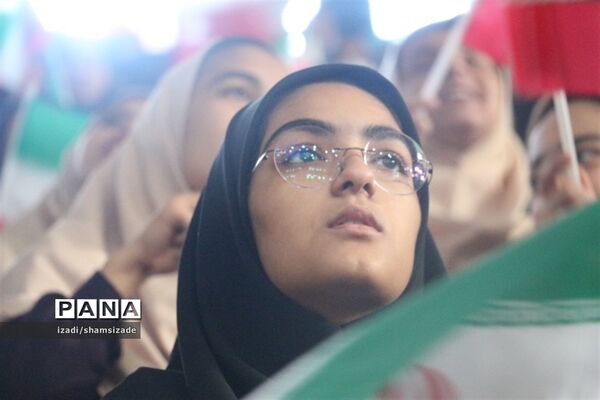 دختران گام دوم انقلاب در جشن نوجوان پلاس