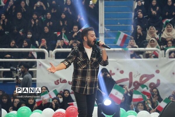 دختران گام دوم انقلاب در جشن نوجوان پلاس