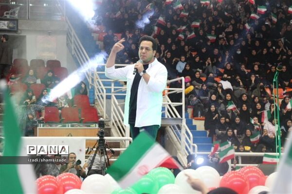 دختران گام دوم انقلاب در جشن نوجوان پلاس