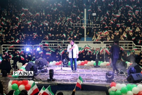 دختران گام دوم انقلاب در جشن نوجوان پلاس