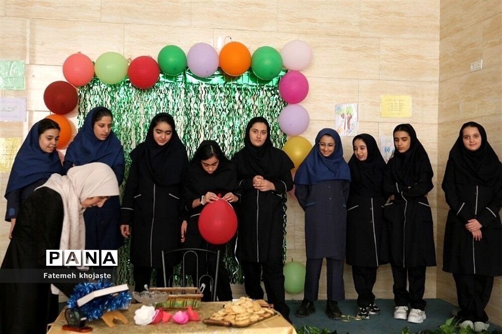 جشن میلاد پیامبر اکرم (ص) در مدرسه ندای‌زهرا شهرستان‌قرچک