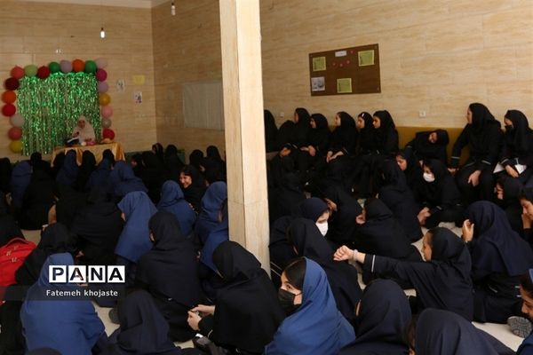 جشن میلاد پیامبر اکرم (ص) در مدرسه ندای‌زهرا شهرستان‌قرچک