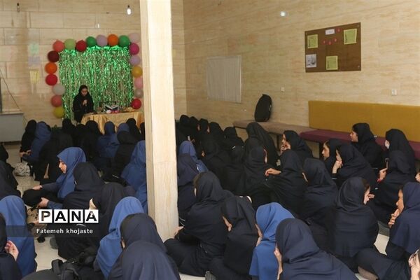 جشن میلاد پیامبر اکرم (ص) در مدرسه ندای‌زهرا شهرستان‌قرچک