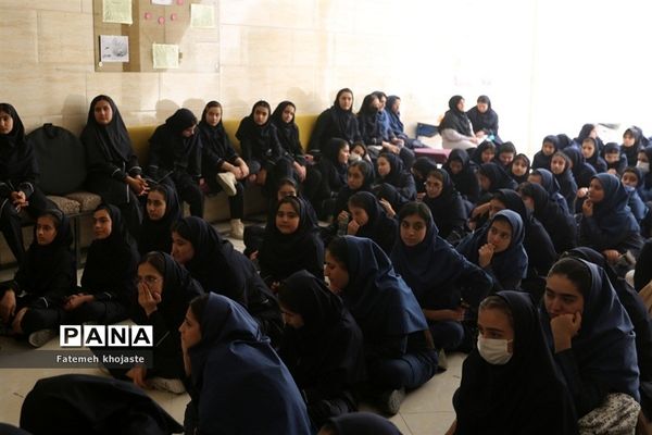 جشن میلاد پیامبر اکرم (ص) در مدرسه ندای‌زهرا شهرستان‌قرچک