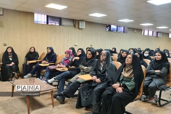 جشن باشکوه ولادت حضرت محمد(ص) در دبیرستان فرهنگ ۱۳