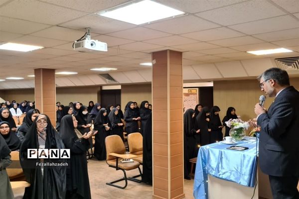 جشن باشکوه ولادت حضرت محمد(ص) در دبیرستان فرهنگ ۱۳