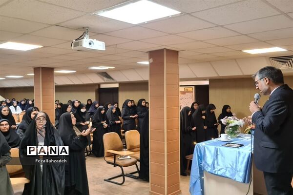 جشن باشکوه ولادت حضرت محمد(ص) در دبیرستان فرهنگ ۱۳