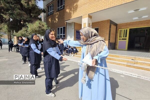 برگزاری مسابقه طناب‌کشی به‌مناسبت هفته وحدت‌