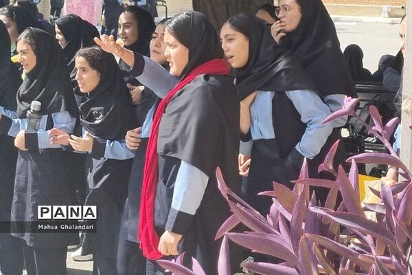 برگزاری مسابقه طناب‌کشی به‌مناسبت هفته وحدت‌