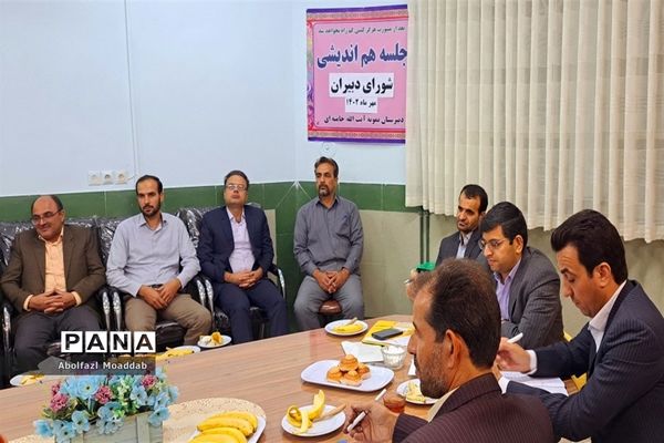 اولین جلسه شورای دبیران دبیرستان نمونه آیت الله خامنه‌ای کاشمر