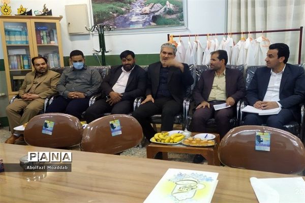 اولین جلسه شورای دبیران دبیرستان نمونه آیت الله خامنه‌ای کاشمر