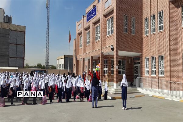 جشن میلاد حضرت محمد(ص) و امام جعفر صادق(ع) در دبستان  پورشهریاری