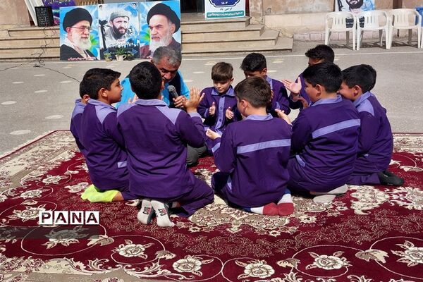 جشن میلاد پیامبر اکرم (ص) در دبستان شهید‌عبداله‌پور شهرستان قائمشهر