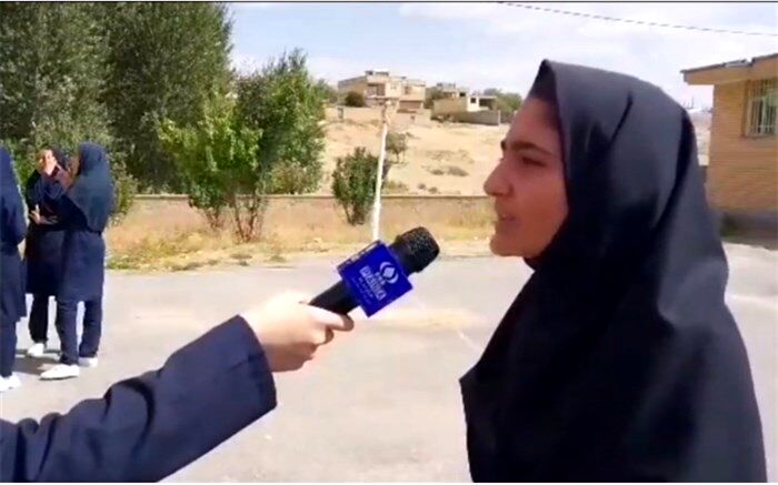 حضور پرشور‌دانش‌آموزان دبیرستان نرجس خاتون شهررزوه در جشن مهر عاطفه ها
