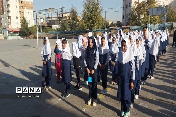 مراسم میلاد حضرت محمد(ص) در دبستان شهدای فرهنگی  ناحیه۷ مشهد