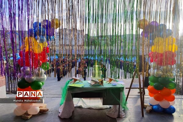 جشن بزرگ هفته وحدت و میلاد پیامبر اسلام (ص) در دبستان پسرانه حاج تقی احدیان