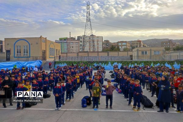 جشن بزرگ هفته وحدت و میلاد پیامبر اسلام (ص) در دبستان پسرانه حاج تقی احدیان