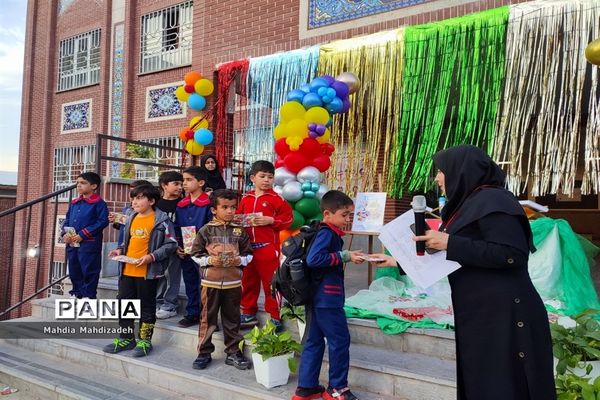 جشن بزرگ هفته وحدت و میلاد پیامبر اسلام (ص) در دبستان پسرانه حاج تقی احدیان
