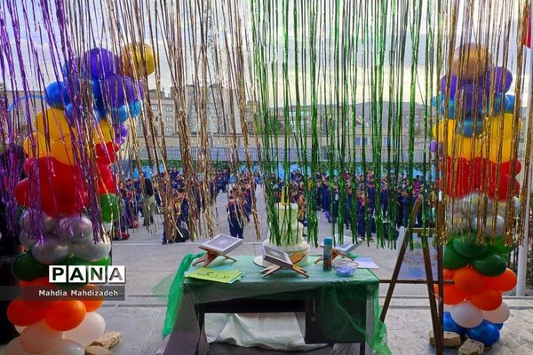 جشن بزرگ هفته وحدت و میلاد پیامبر اسلام (ص) در دبستان پسرانه حاج تقی احدیان