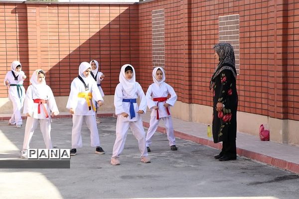 آیین افتتاح مدرسه خیری مرتضی محمد گیاهی در ناحیه دو شهرری