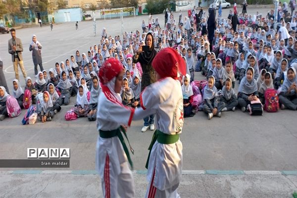 مراسم جشن میلاد پیامبر(ص‌) در دبستان لطیفه ناحیه ۷