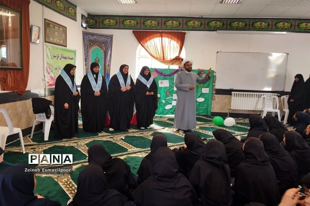 جشن ولادت پیامبر اکرم(ص) و امام جعفر صادق (ع) در دبیرستان حضرت مریم شهرستان کاشمر