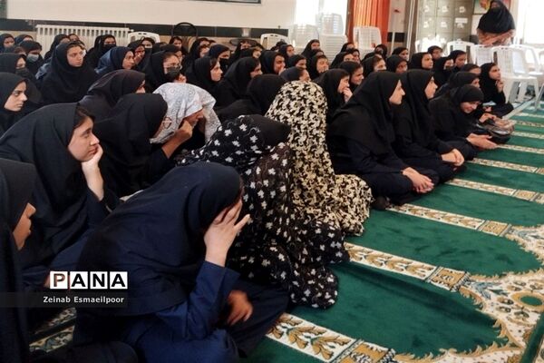 جشن ولادت پیامبر اکرم(ص) و امام جعفر صادق (ع) در دبیرستان حضرت مریم شهرستان کاشمر