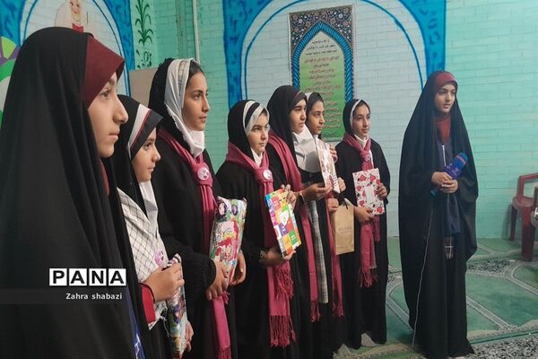 مراسم جشن عاطفه‌ها در مدرسه شاهد شهید‌اندرزگو ناحیه ۵ استان اصفهان